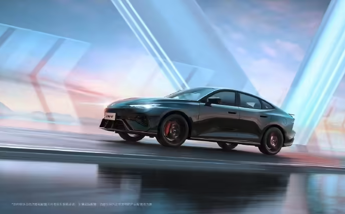 第三代长安UNI-V车型开启预售：2.0T 劲擎型尝鲜价11.49万